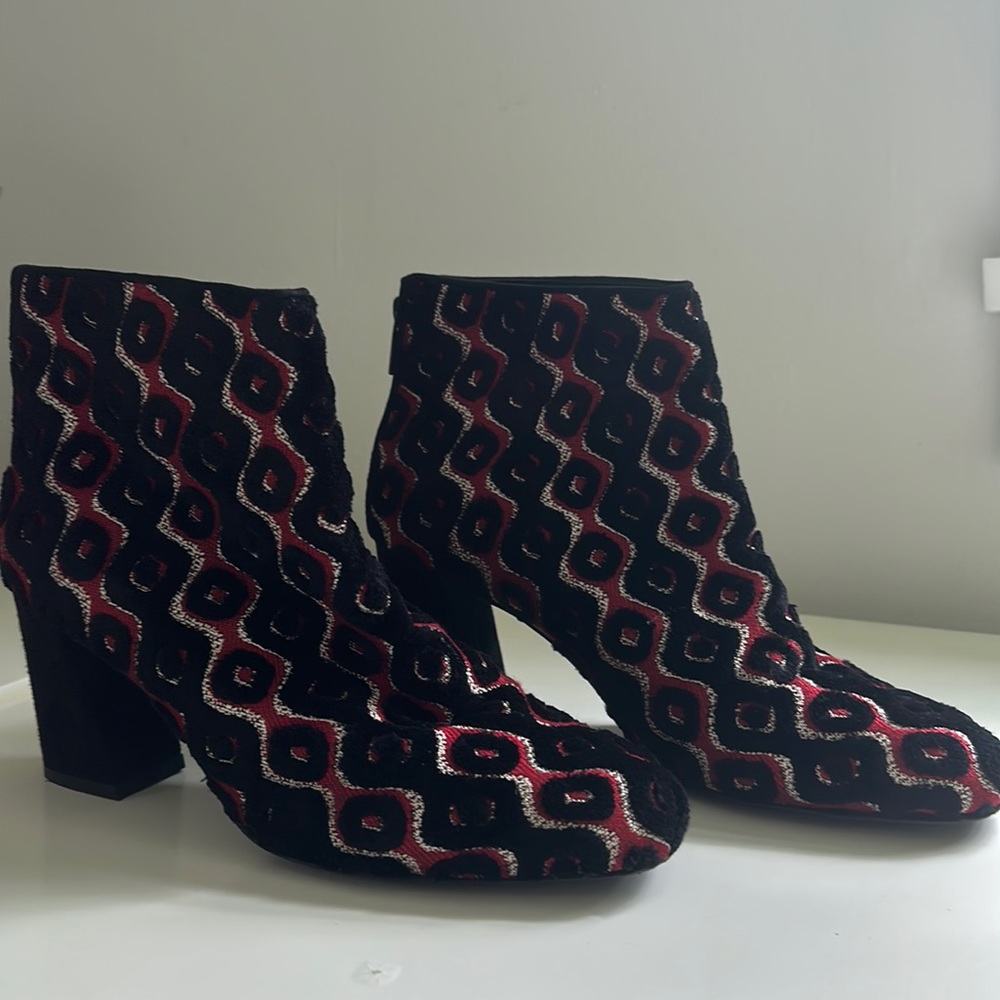 Stuart Weitzman,Ankle Bootie